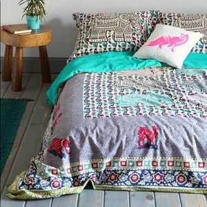Urban Outfitters - duvet cover and shams